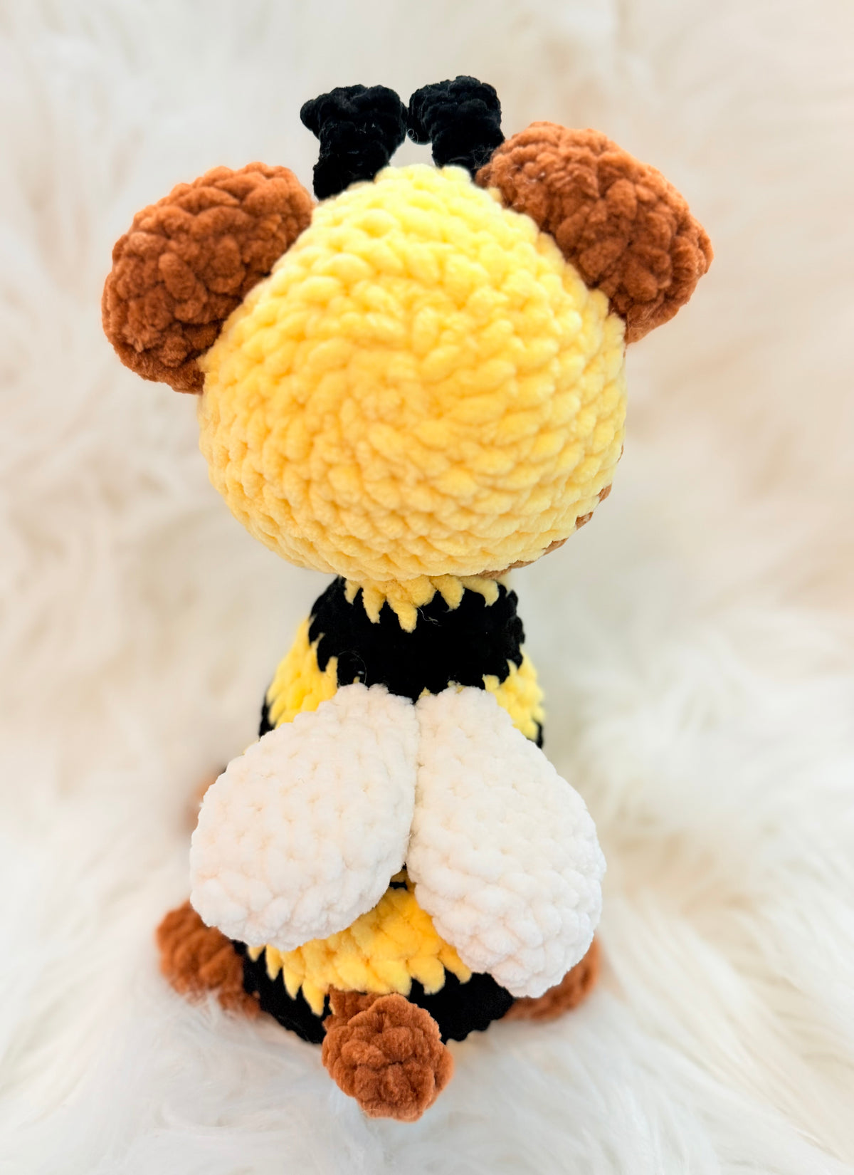 Baby Bobo im süßen Bienenlook